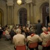 L'incontro con il Coro dei Minatori di Santa Fiora (GR)  sotto il porticato per ripararsi dalla pioggia