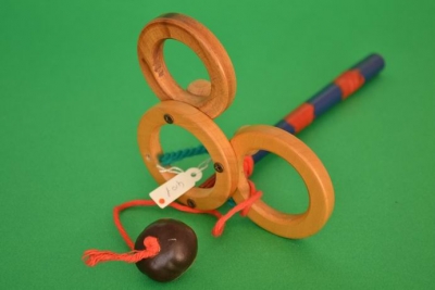 Bilboquet con tre cerchi